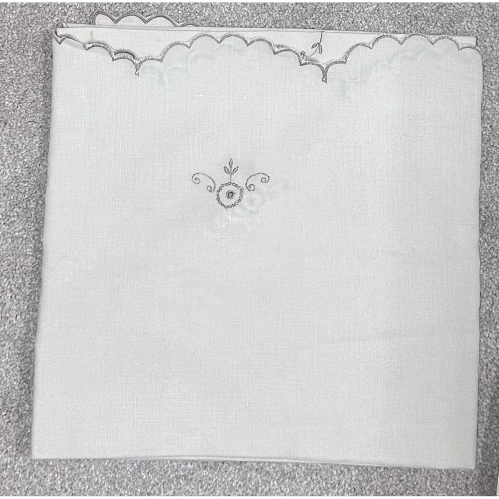 Vintage Irish Embroidered Supper Set Table Cloth With 6 Napkins scalloped edges